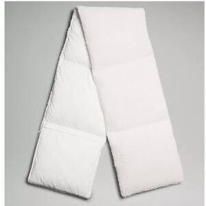 Lululemon Wunder Puff Textured Fleece Scarf White Sherpa Pocket Cozy NEW